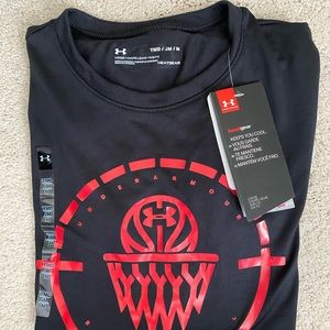 NWT Under Armour Long Sleeve Tee YM